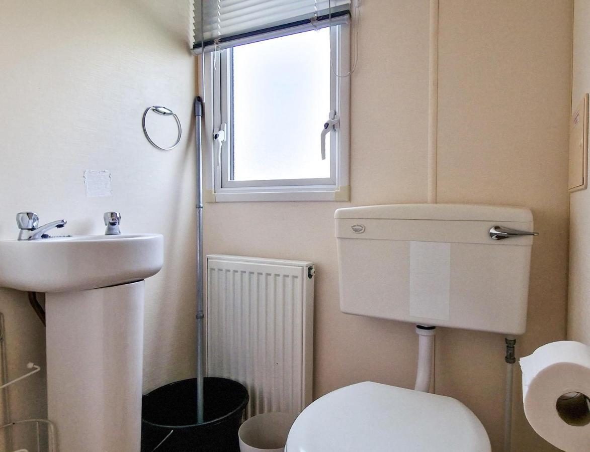 Great 8 Berth Caravan For Hire At St Osyth Beach In Essex Ref 28123Gc 滨海克拉克顿 外观 照片