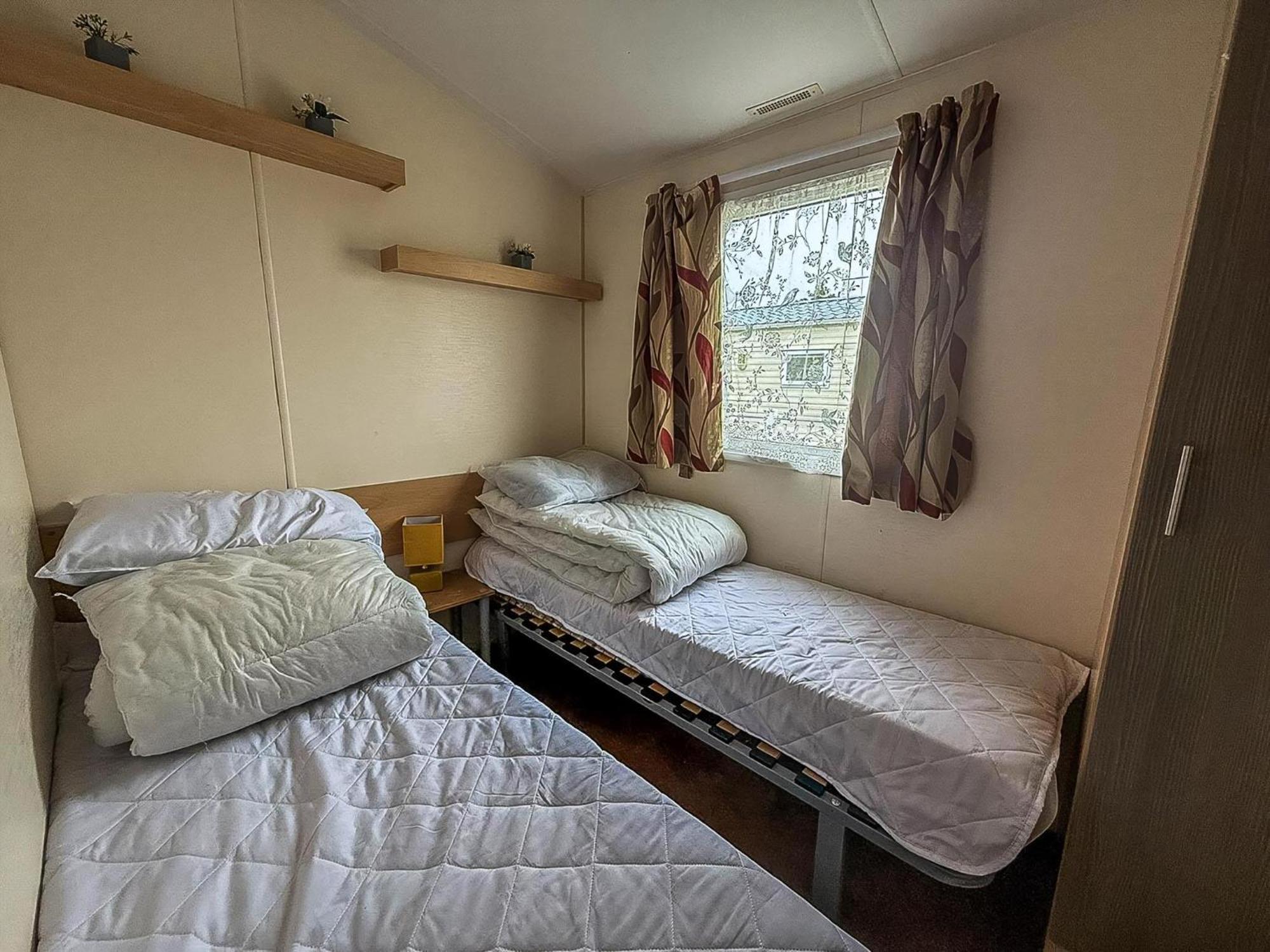 Great 8 Berth Caravan For Hire At St Osyth Beach In Essex Ref 28123Gc 滨海克拉克顿 外观 照片