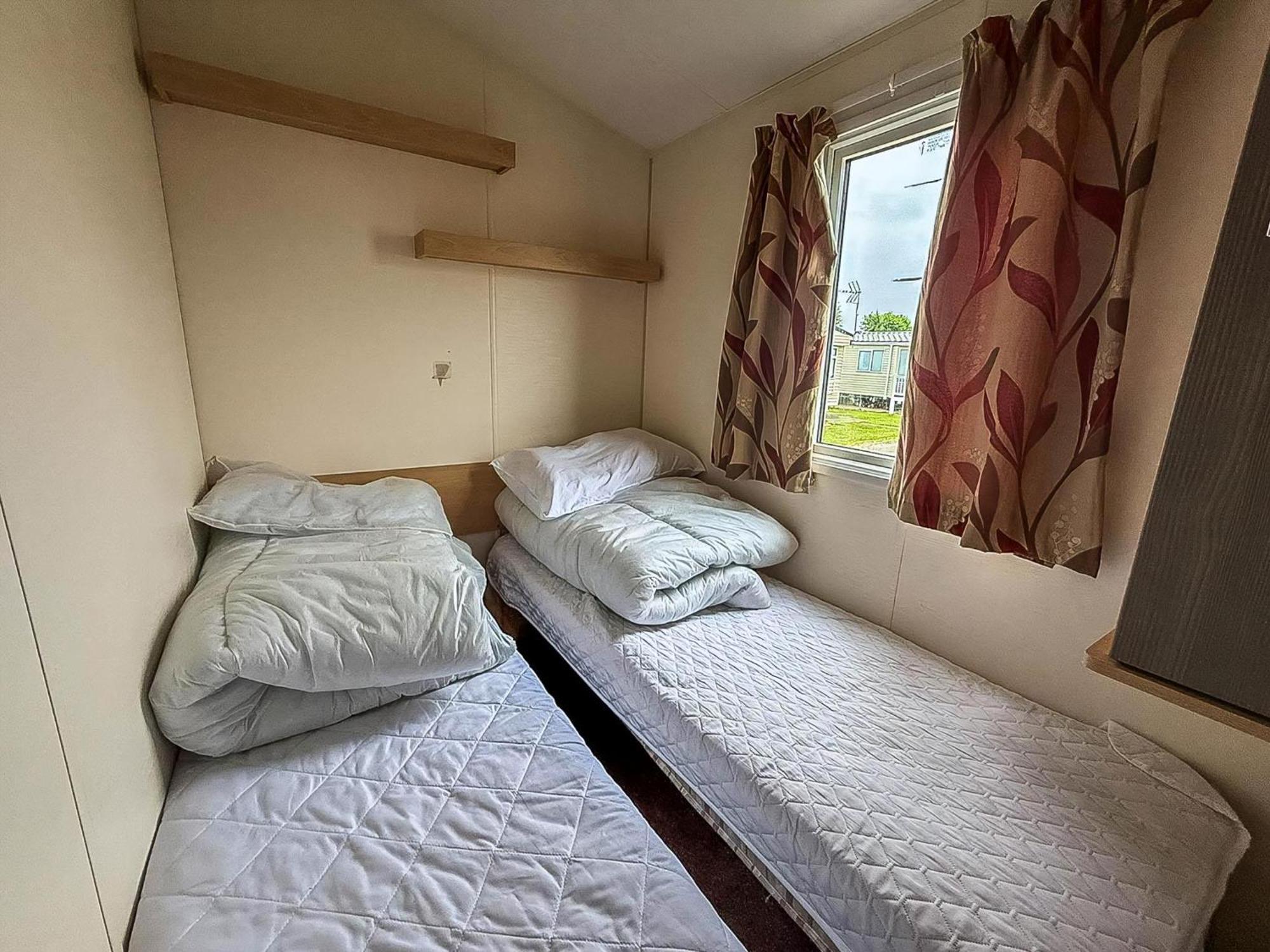 Great 8 Berth Caravan For Hire At St Osyth Beach In Essex Ref 28123Gc 滨海克拉克顿 外观 照片